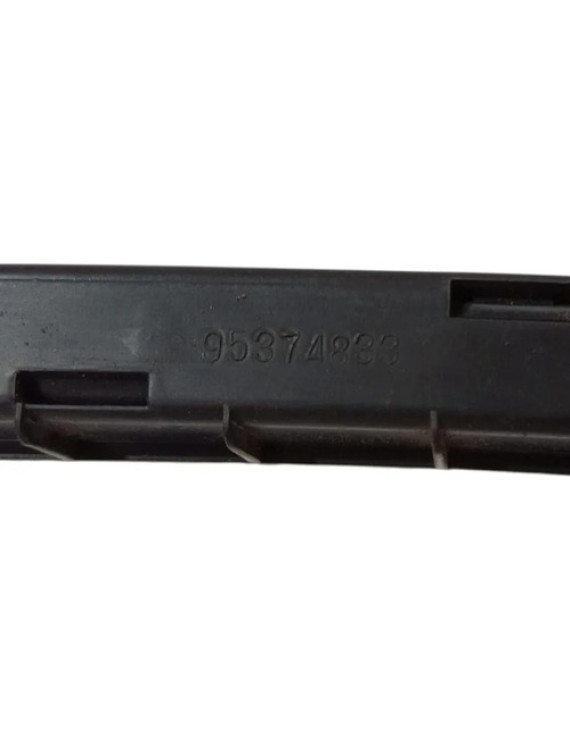 Guia Vidro Dianteiro Esquerdo Tracker 2014 2015 Preto