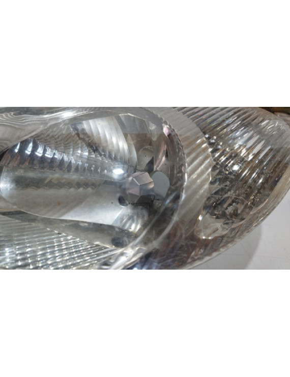 Farol Esquerdo Xsara Picasso 2006 Detalhe