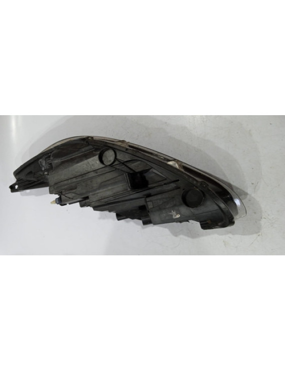 Farol Direito Ford Fiesta 2013 - 2019 / Detalhe