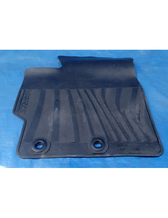 Tapete Borracha Dianteiro Esquerdo Toyota Yaris 2018 - 2023 Preto