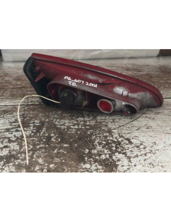 Lanterna Tampa Direita Peugeot 607 2001