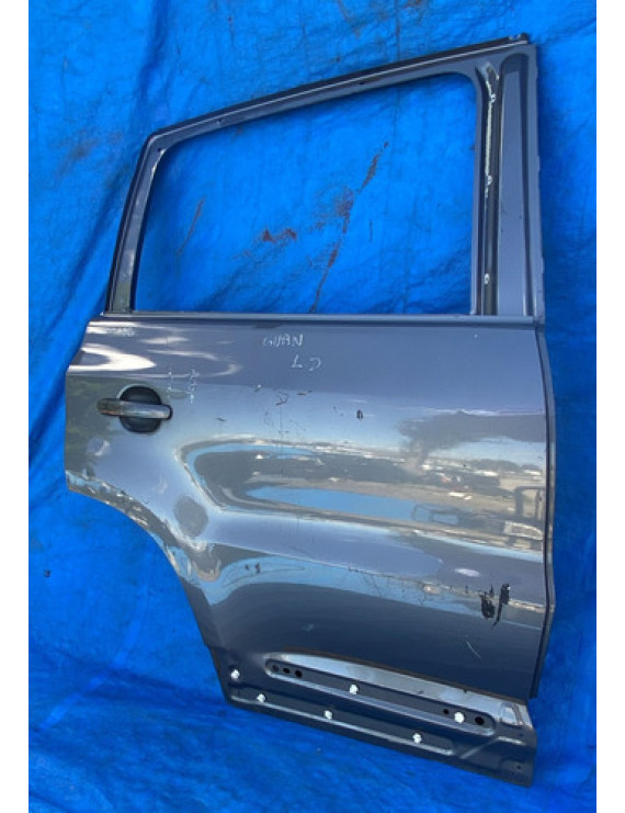 Porta Traseira Direita Vw Tiguan 2010 A 2014 Detalhe