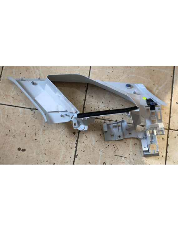 Acabamento Vidro Fixo Traseiro Esquerdo Peugeot 3008 2019