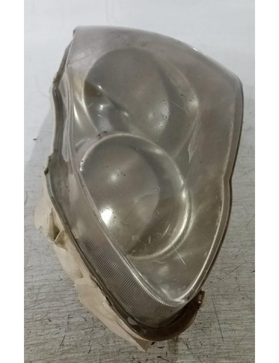 Farol Esquerdo Corolla Fielder 2003 - 2008 / Detalhe