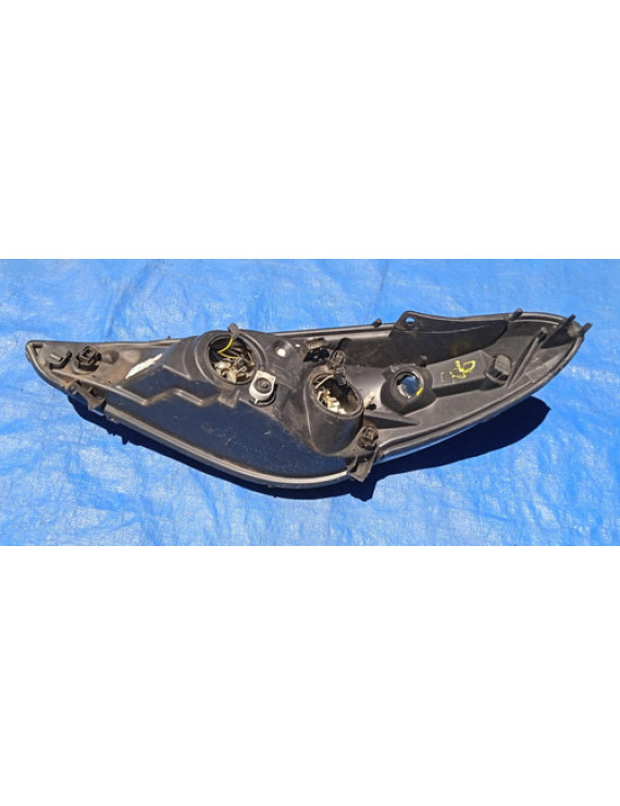 Farol Direito Peugeot 207 2008 - 2012 / Detalhe