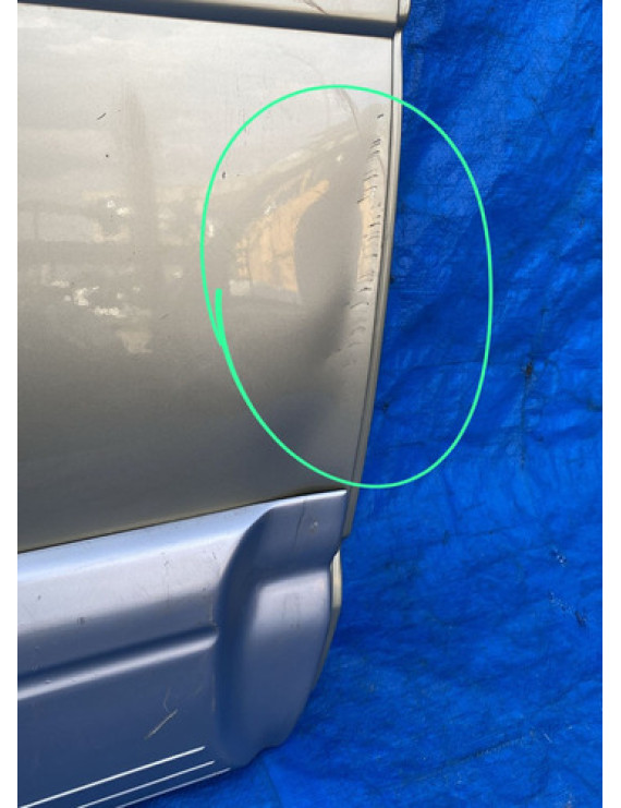 Porta Traseira Direita Daihatsu Terius 2001 A 2005 / Detalhe