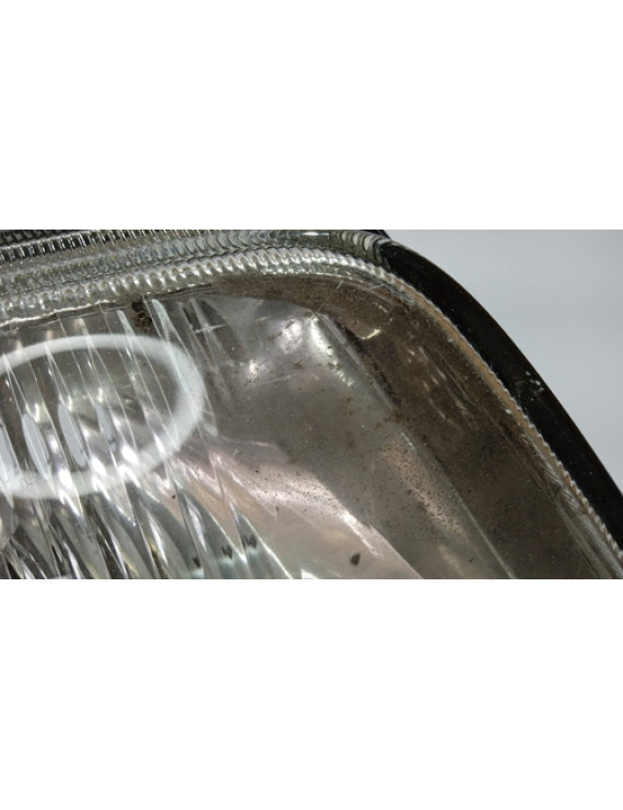 Farol Direito Audi A4 1997 / Detalhe