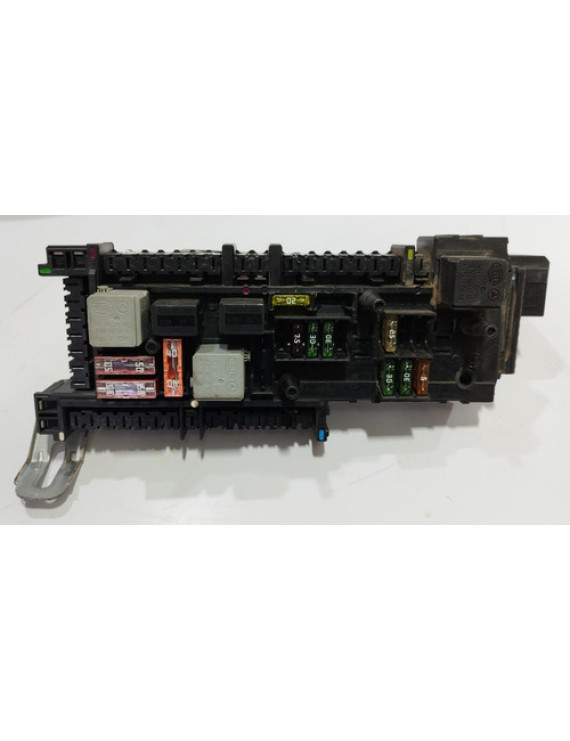 Caixa De Fusiveis Mercedes Benz C180 1.8 2011 / 016706581
