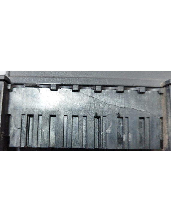Caixa De Fusiveis Mercedes Benz C180 1.8 2011 / 016706581