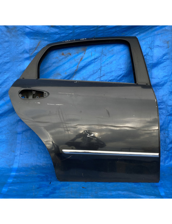 Porta Traseira Direita Fiat Linea 2009 A 2016 / Detalhe - Traseira - Direita - Preto