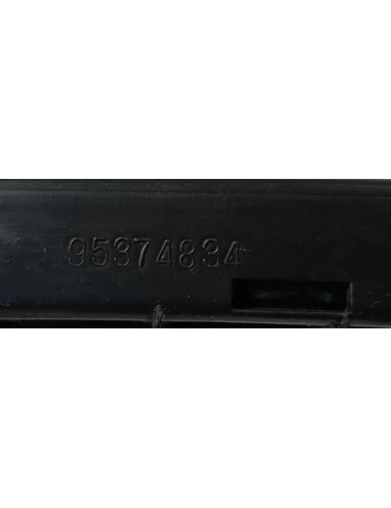 Guia Do Vidro Dianteiro Direito Tracker 2013 - 2016 Preto