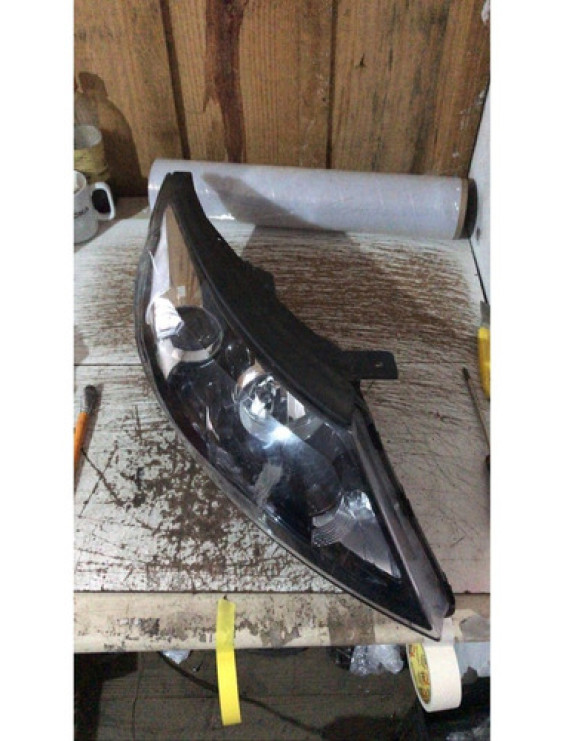 Farol Kia Sportage Direito 2011 - 2015 / Avaria