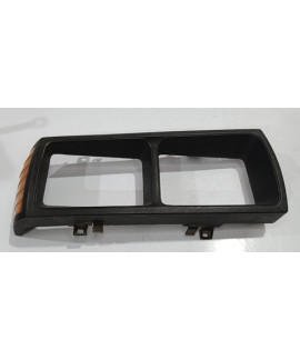 Moldura Do Farol Direito Passat Gts Pointer 1983