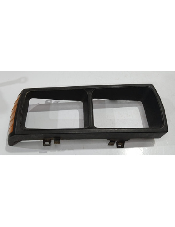 Moldura Do Farol Direito Passat Gts Pointer 1983