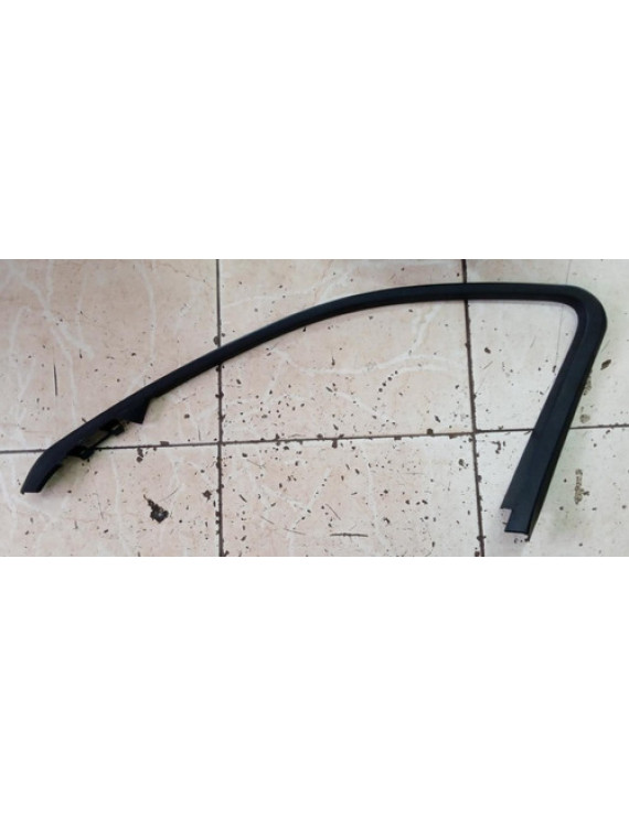 Moldura Arco Porta Dianteira Direita C180 07-14 A2047250271
