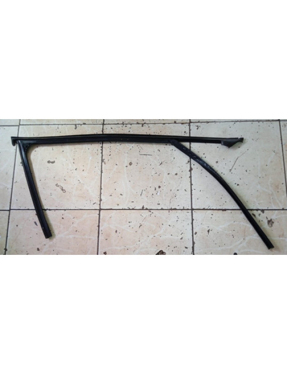 Moldura Porta Dianteira Esquerda Central Bmw 135i 2015  