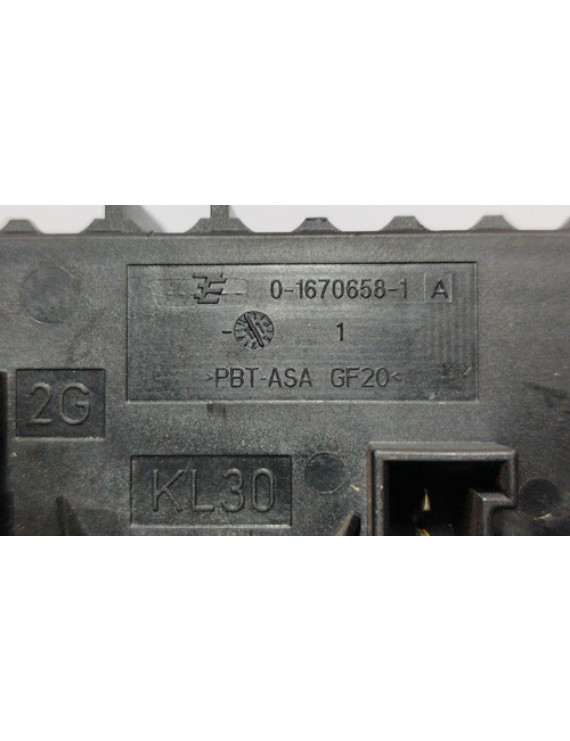 Caixa De Fusiveis Mercedes Benz C180 1.8 2011 / 016706581
