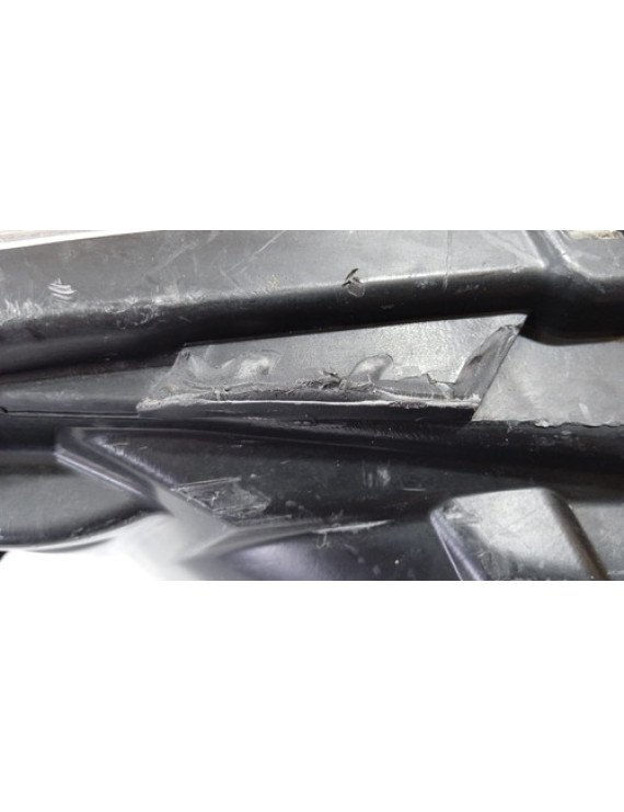 Farol Direito Foco Simples L200 2008 - 2015 / Detalhe