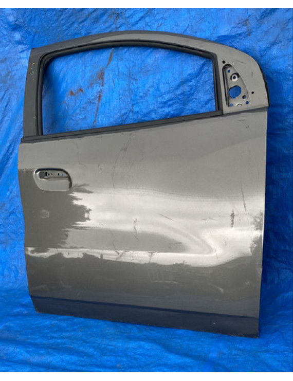 Porta Dianteira Direita Spin 2013 A 2020 / Detalhe