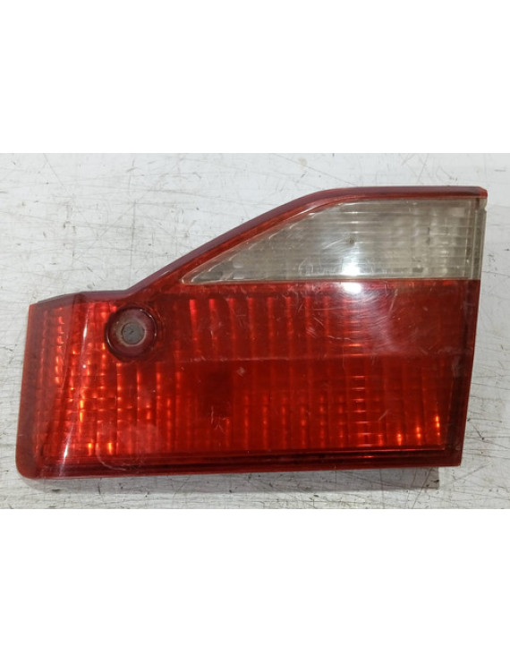 Lanterna Tampa Direita Honda Accord 1998 - 2000 / Detalhe