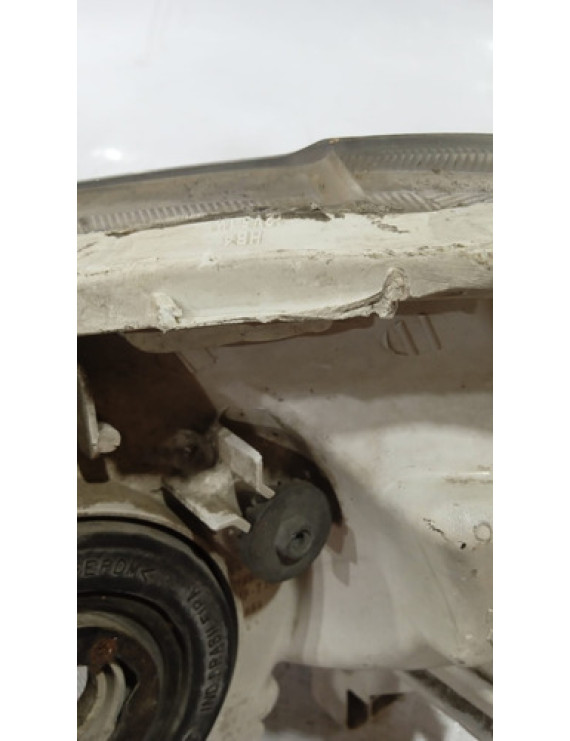 Farol Direito Corolla Fielder 2003 - 2008 / Detalhe  