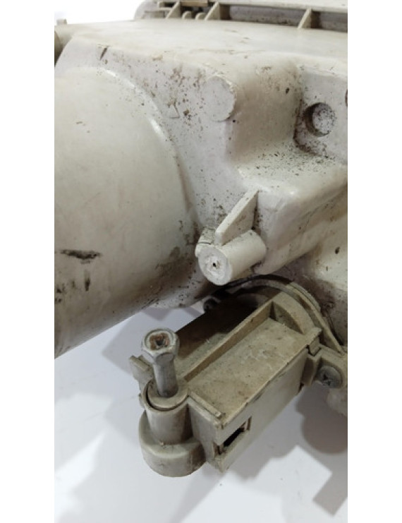 Farol Direita Mazda 626 1993 - 1997 / Detalhe