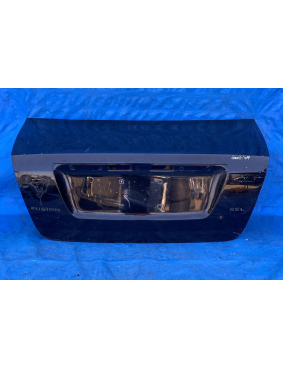Tampa Traseira Ford Fusion 2006 A 2009 / Detalhe