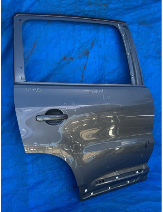 Porta Traseira Direita Vw Tiguan 2010 A 2014 Detalhe