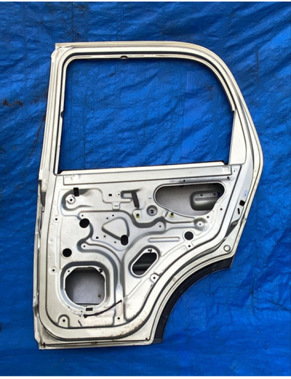Porta Traseira Direita Daihatsu Terius 2001 A 2005 / Detalhe