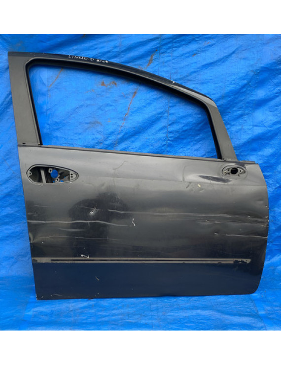 Porta Dianteira Direita Fiat Linea 2009 A 2016 - Dianteira - Direita - Preto