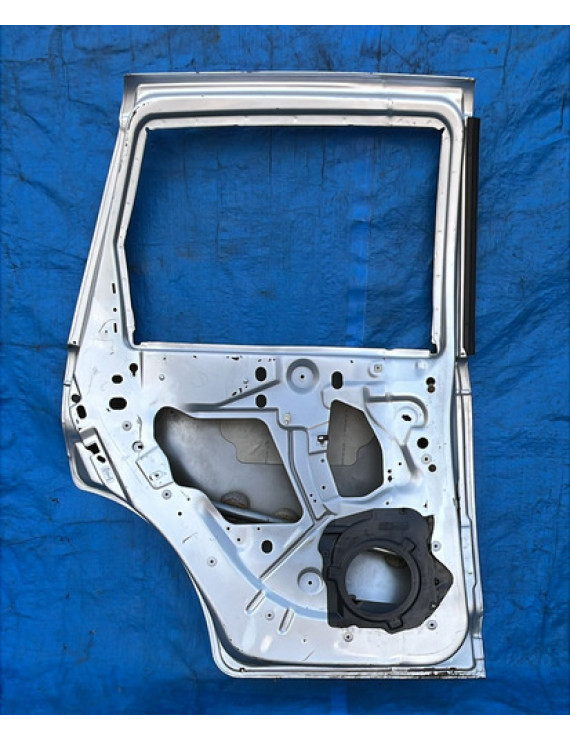 Porta Traseira Esquerda Pt Cruiser 2001 A 2010 Detalhe Esquerda Prateado