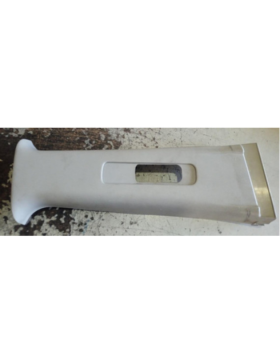 Moldura Da Coluna Porta Direita Versa 2014
