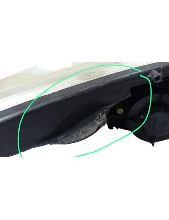 Farol Direito Peugeot 207 2010 - 2012 / Detalhes Direito/passageiro