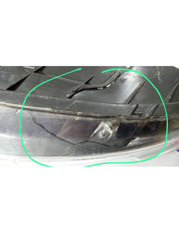 Farol Direito Kia Cerato 2009 2010 2011 2012 2013 Detalhe Direito/passageiro