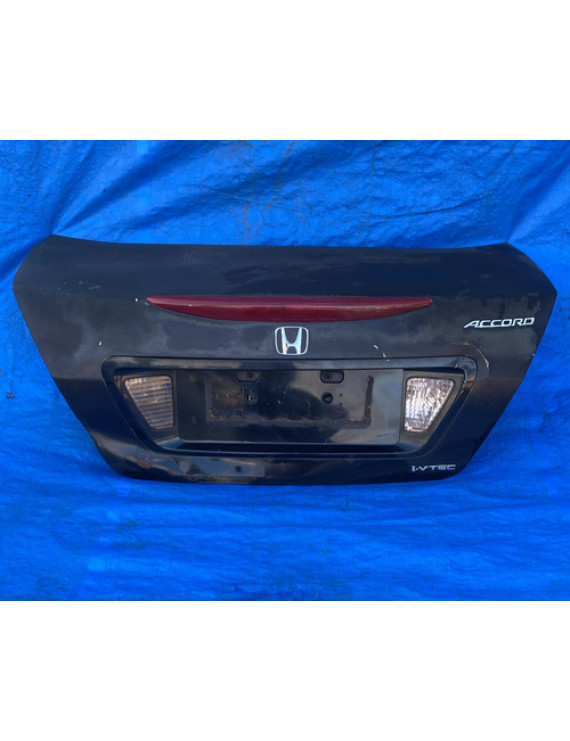 Tampa Traseira Honda Accord 2003 A 2007 / Detalhe