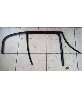 Borracha Superior Porta Traseira Direita Bmw 135i 2015 Preto