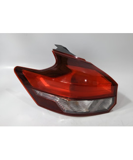 Lanterna Esquerda Kicks 2016 2017 2018 2019 2020 Esquerdo/motorista Vermelho