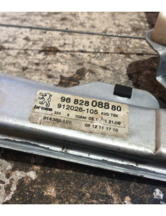 Máquina Vidro Dianteira Direita Peugeot 3008 2011 - 2015