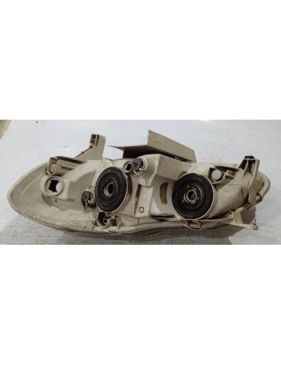 Farol Direito Corolla Fielder 2003 - 2008 / Detalhe  