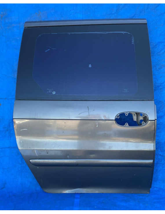 Porta Traseira Direita Kia Carnival 1998 A 2001 Detalhes Traseira Direita Preto