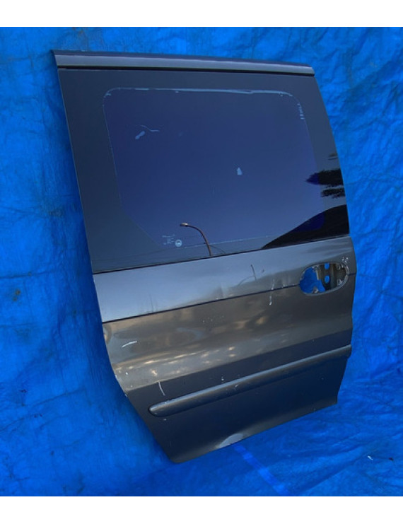 Porta Traseira Direita Kia Carnival 1998 A 2001 Detalhes Traseira Direita Preto