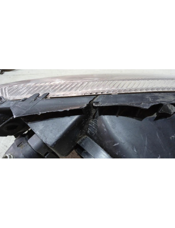 Farol Dianteiro Esquerdo Peugeot 206 1999 - 2010 / Avaria