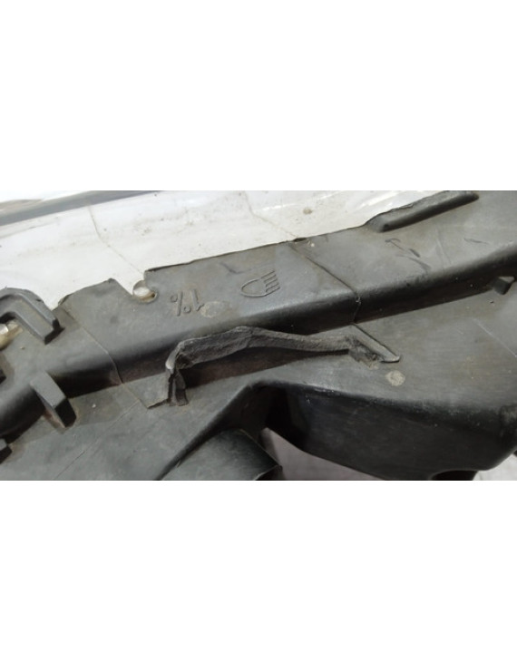 Farol Direito Peugeot 307 2001 - 2006 / Detalhe Direito