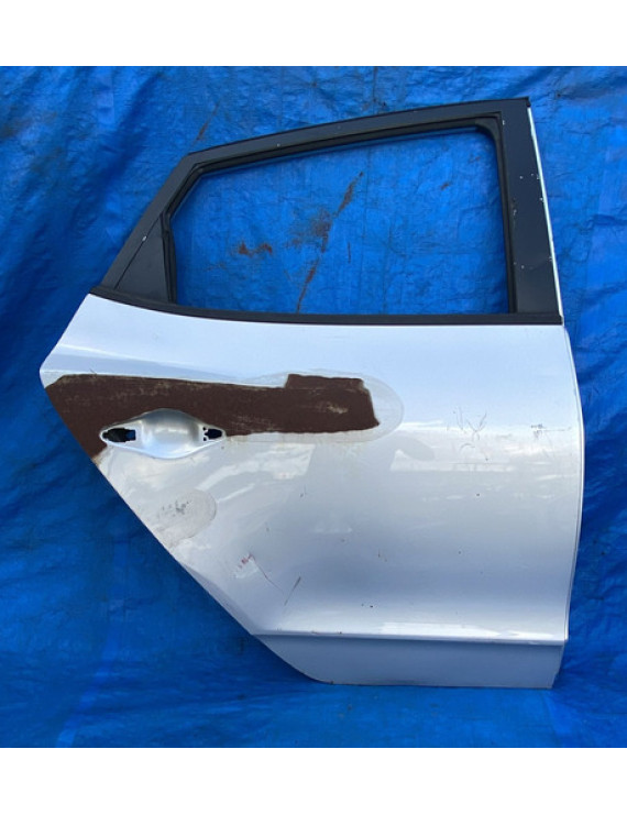 Porta Traseira Direita Ix35 2013 A 2017 / Detalhe