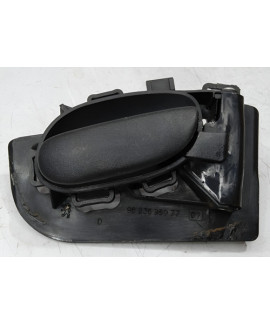 Maçaneta Interna Direita Peugeot 206 207 1999 - 2008 Preto Dianteira