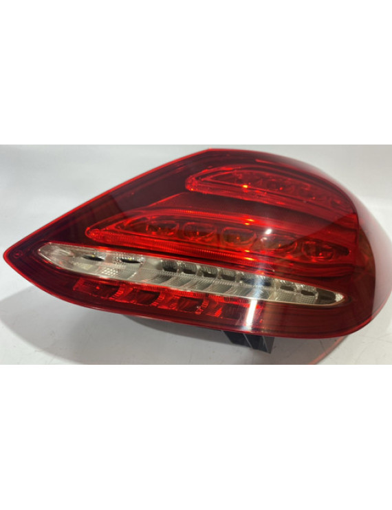 Lanterna Direita Mercedes C180 C200 2015 2016 2017 2018