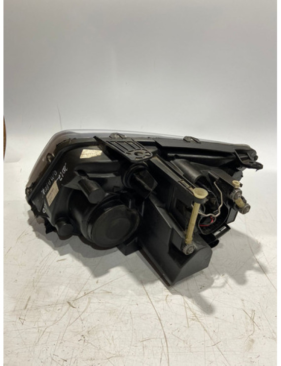 Farol Direito Amarok 2011 2012 2013 2014 / Detalhe