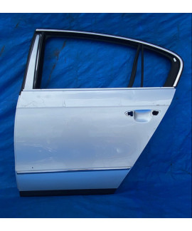 Porta Traseira Esquerda Passat 2005 A 2009 / Detalhe