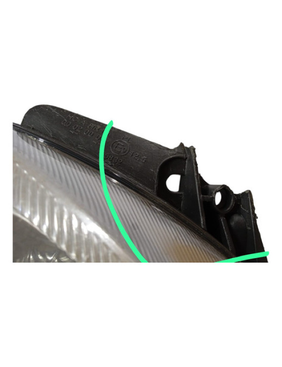 Farol Direito Corsa Montana 2008 - 2012 / Detalhe Direito/passageiro