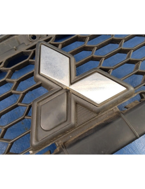 Grade Dianteira Outlander 2010 - 2012 Detalhes